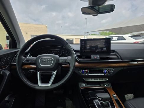Used 2023 Audi Q5 2.0T Premium w/ Convenience Package AWD/4WD image 11