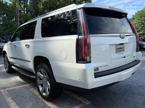 Used 2018 Cadillac Escalade ESV Luxury RWD image 5