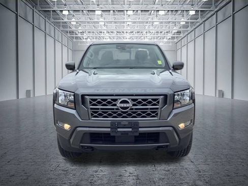 Used 2022 Nissan Frontier SV AWD/4WD image 2