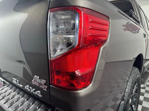Used 2017 Nissan Titan SL image 30