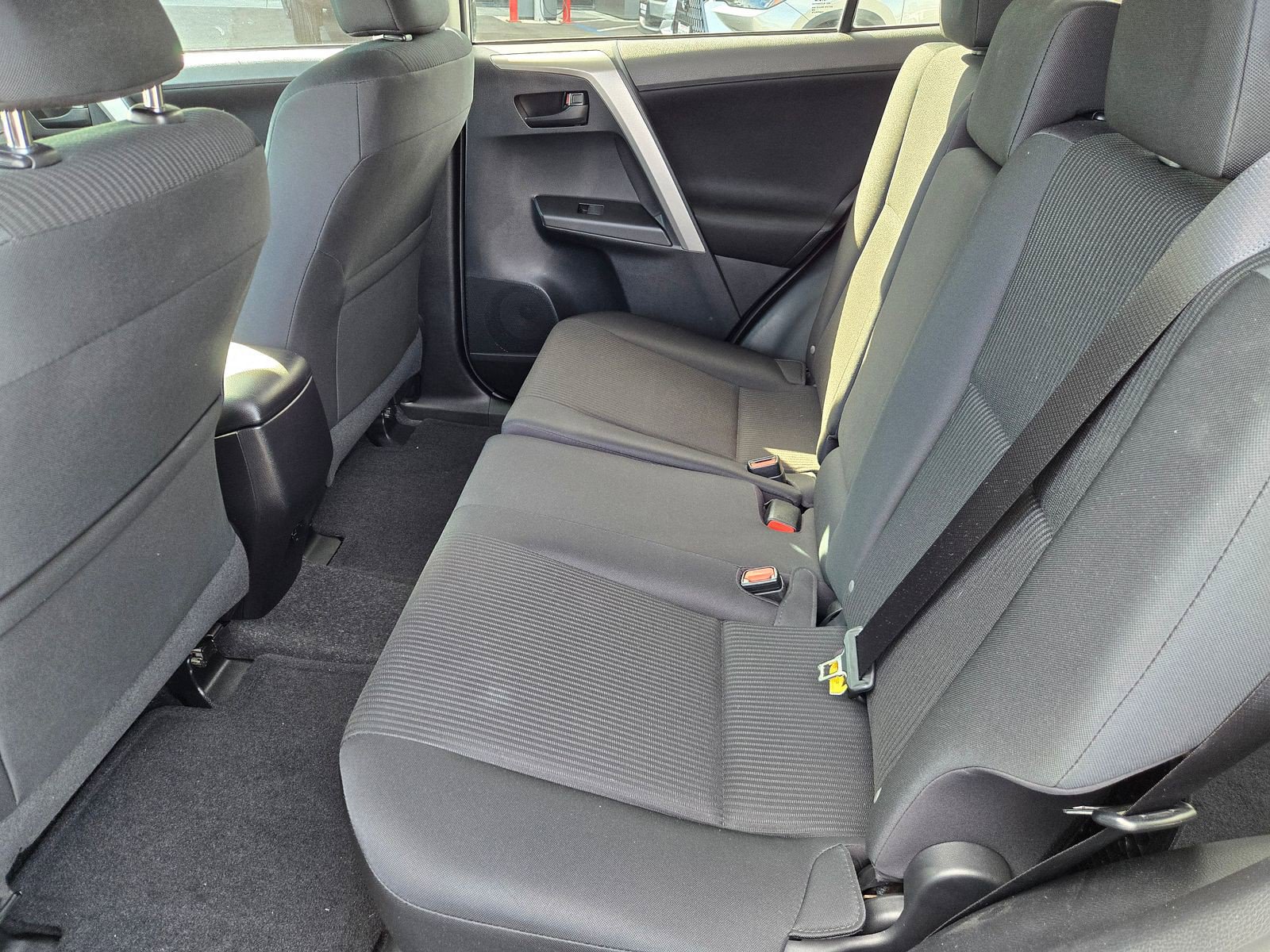 Used 2016 Toyota RAV4 LE FWD image 8