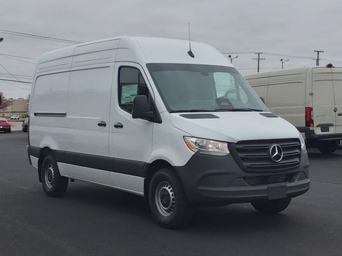 Used 2025 Mercedes-Benz Sprinter 2500 image 5