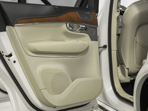 Used 2017 Volvo XC90 T8 Inscription w/ Luxury Package image 38