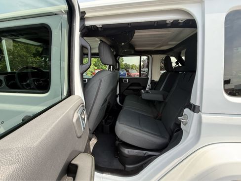 Used 2024 Jeep Wrangler Unlimited Sahara AWD/4WD image 14