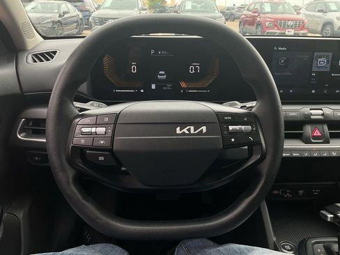 Used 2025 Kia K4 FWD image 31