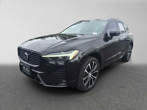 Used 2023 Volvo XC60 B5 Plus w/ Climate Package AWD/4WD image 7