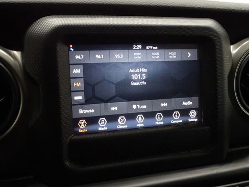 Used 2023 Jeep Wrangler Sport image 23