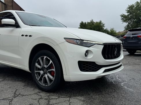 Used 2019 Maserati Levante Base image 9