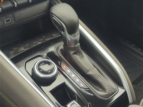 Used 2024 Chevrolet Colorado ZR2 w/ Technology Package image 21