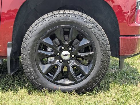 Certified 2025 Chevrolet Silverado 1500 RST AWD/4WD image 12