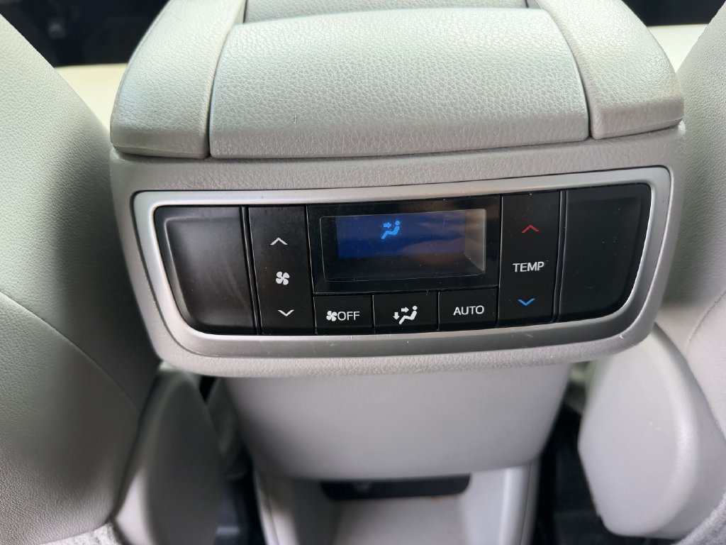 Used 2016 Toyota Highlander XLE FWD image 25