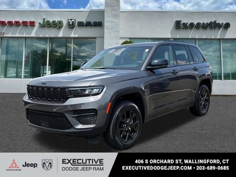 Used 2024 Jeep Grand Cherokee Altitude AWD/4WD image 1