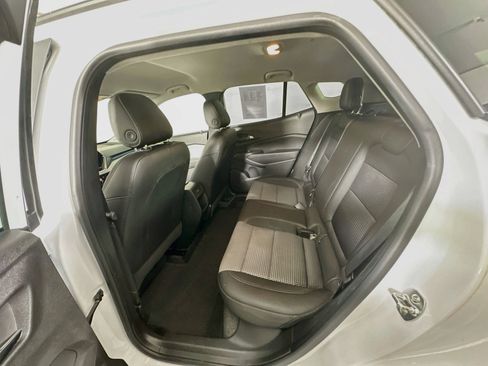 Used 2025 Chevrolet Trax LT w/ LT Convenience Package FWD image 26