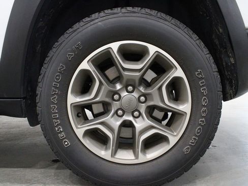 Used 2020 Jeep Cherokee Trailhawk w/ Cold Weather Group image 42