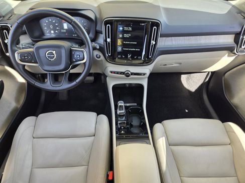 Used 2019 Volvo XC40 T4 Inscription image 36