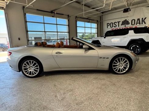 Used 2017 Maserati GranTurismo Convertible RWD image 5