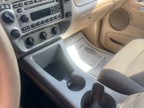 Used 2002 Ford Explorer Sport Trac 4x4 image 17
