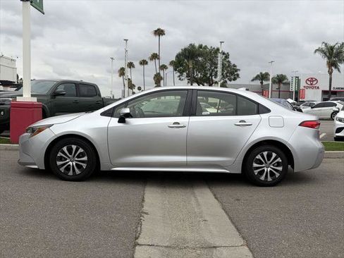 Certified 2022 Toyota Corolla LE FWD image 2