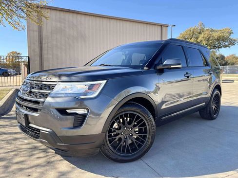 Used 2018 Ford Explorer XLT w/ Equipment Group 202A image 12