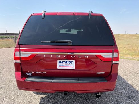 Used 2015 Lincoln Navigator 4WD image 4