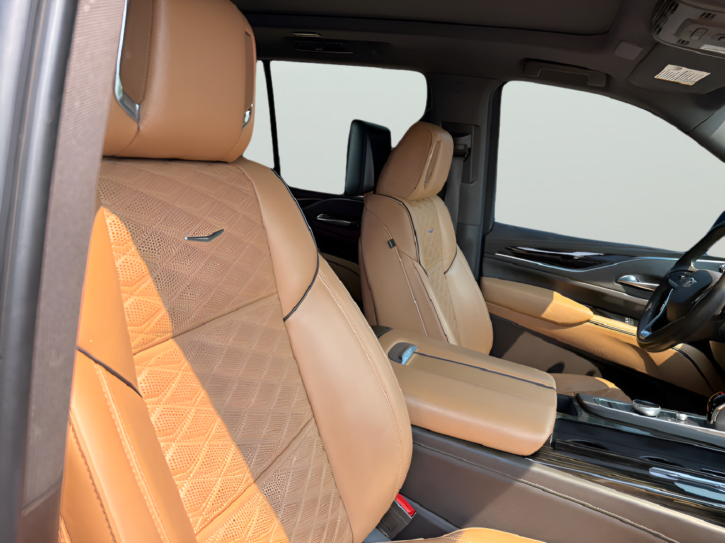 Used 2021 Cadillac Escalade Premium Luxury AWD/4WD image 39
