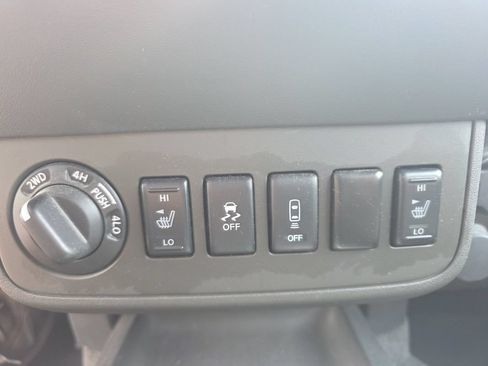 Used 2014 Nissan Frontier SV w/ SV Value Truck Package AWD/4WD image 26