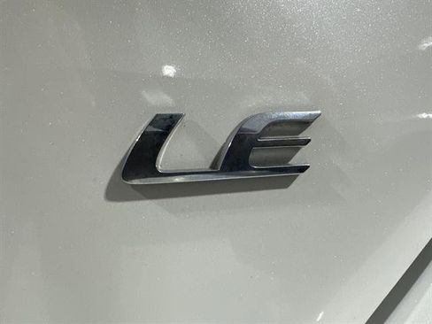 Used 2017 Toyota Corolla LE image 11