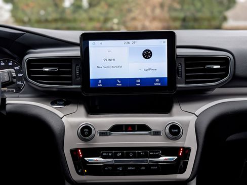 Used 2023 Ford Explorer XLT w/ Equipment Group 202A image 15