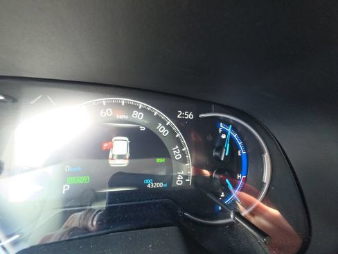 Used 2025 Toyota RAV4 XLE AWD/4WD image 15