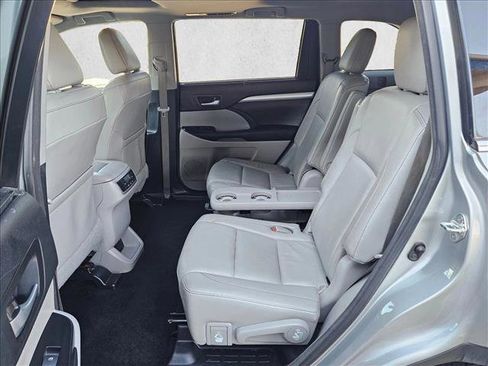Used 2017 Toyota Highlander XLE image 20