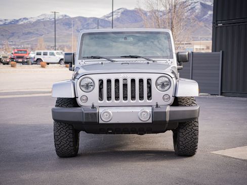 Used 2016 Jeep Wrangler Unlimited Sahara w/ Connectivity Group image 2