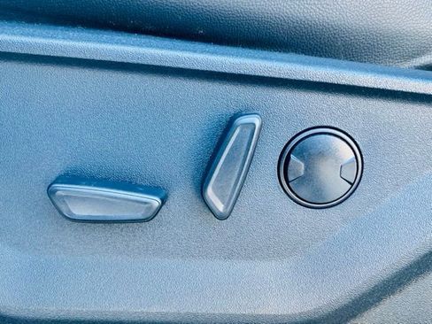 Used 2025 Ford F150 Lariat w/ Equipment Group 501A Mid image 13