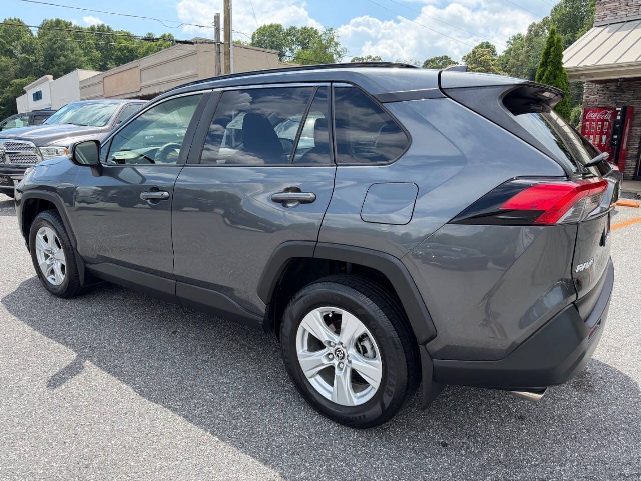 Used 2020 Toyota RAV4 XLE w/ Convenience Package AWD/4WD image 8