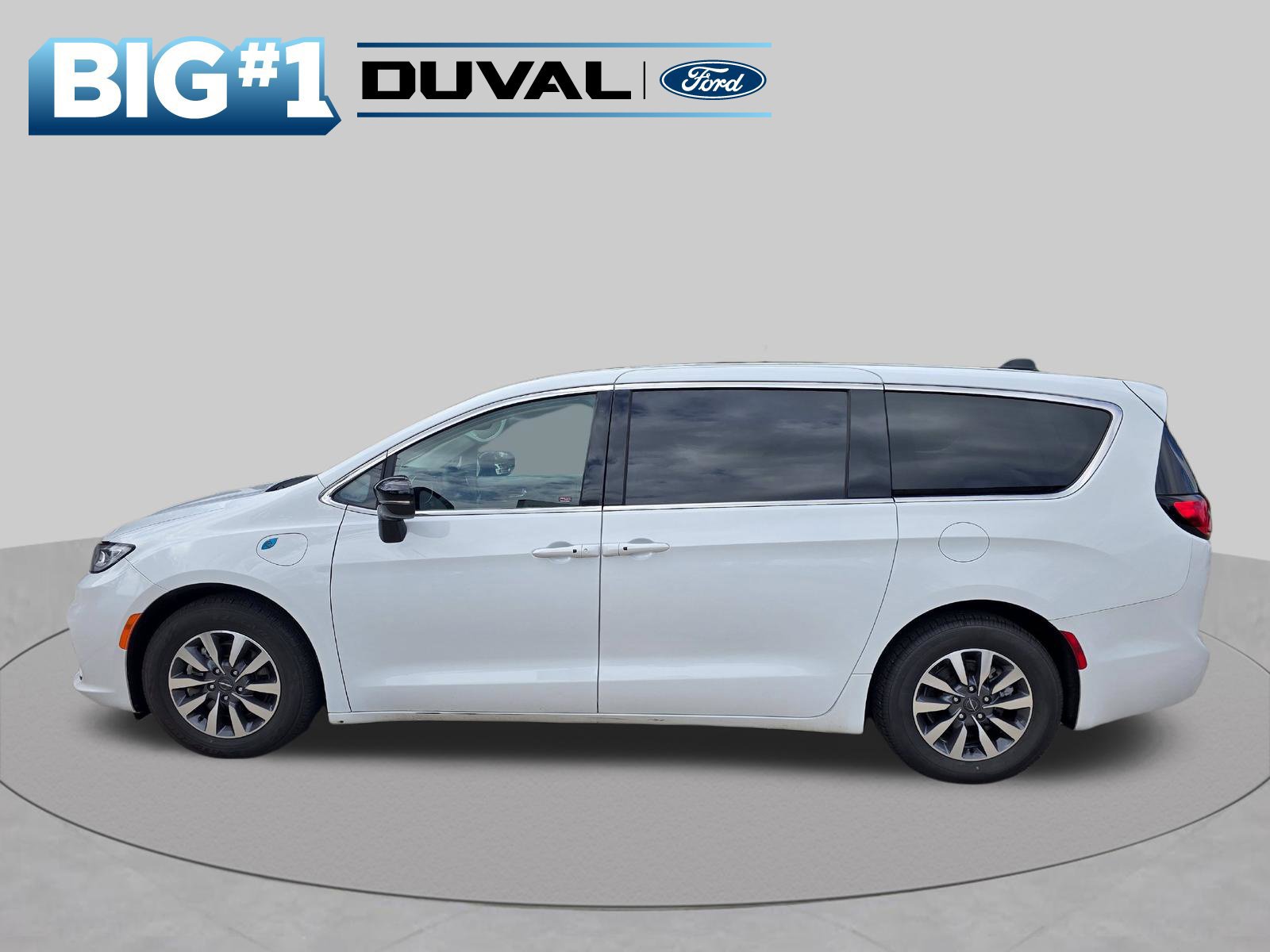 Used 2024 Chrysler Pacifica Limited FWD image 8