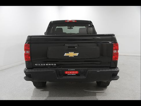 Used 2018 Chevrolet Silverado 1500 Custom w/ Custom Convenience Package AWD/4WD image 19