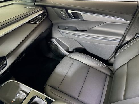 Used 2025 Buick Enclave Preferred image 22