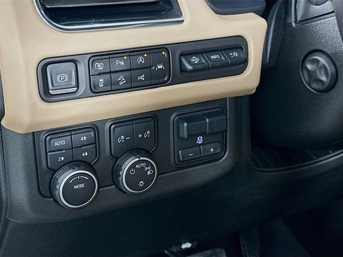 Used 2023 Chevrolet Suburban Premier w/ Advanced Technology Package AWD/4WD image 12