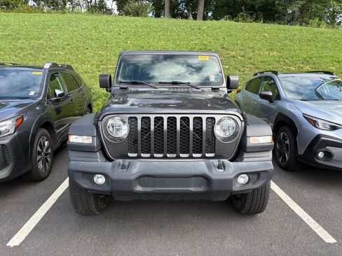 Used 2020 Jeep Gladiator Sport w/ Quick Order Package 24S AWD/4WD image 2