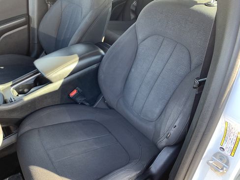 Used 2016 Chrysler 200 Limited image 12