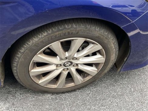 Used 2018 Toyota Camry LE image 10