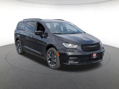 New 2026 Chrysler Pacifica Select w/ S Appearance Package