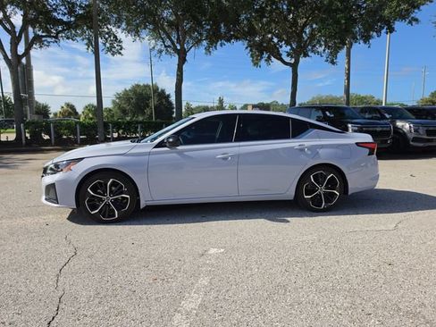 Certified 2025 Nissan Altima 2.5 SR FWD image 5