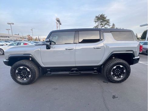 Used 2024 GMC Hummer EV 2X w/ Extreme Off-Road Package image 8
