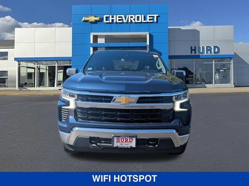 Used 2022 Chevrolet Silverado 1500 LT AWD/4WD image 7