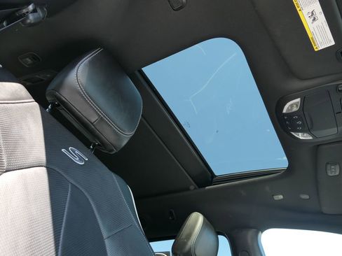 Used 2025 Chrysler Pacifica Limited FWD image 28