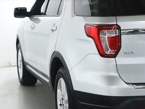 Used 2018 Ford Explorer XLT w/ Equipment Group 202A FWD image 44