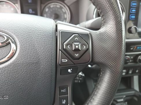 Used 2018 Toyota Tacoma TRD Sport image 57