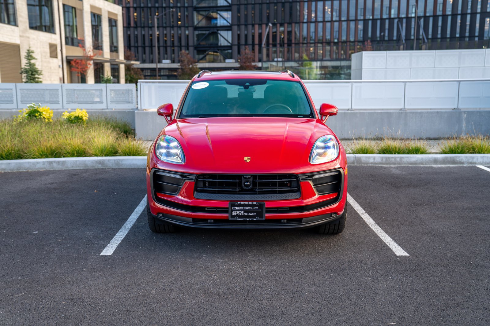 Certified 2026 Porsche Macan AWD/4WD image 6