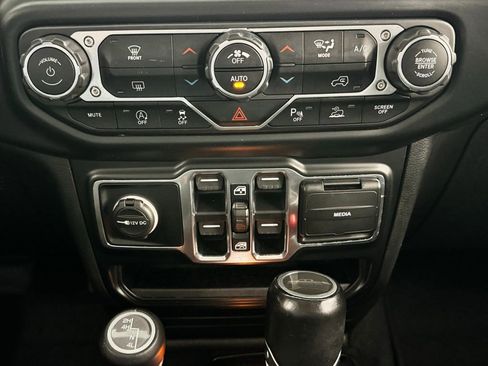 Used 2022 Jeep Gladiator Overland AWD/4WD image 19