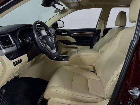 Used 2019 Toyota Highlander Limited image 6